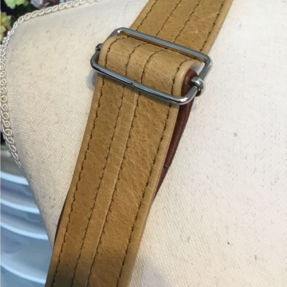 Classic Tan Leather Shoulder Bag - Timeless Women's Handbag - Picture 10 of 14